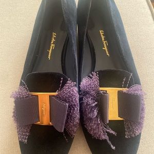 Authentic Salvatore Ferragamo
Purple Velvet Bow Ballet Flats